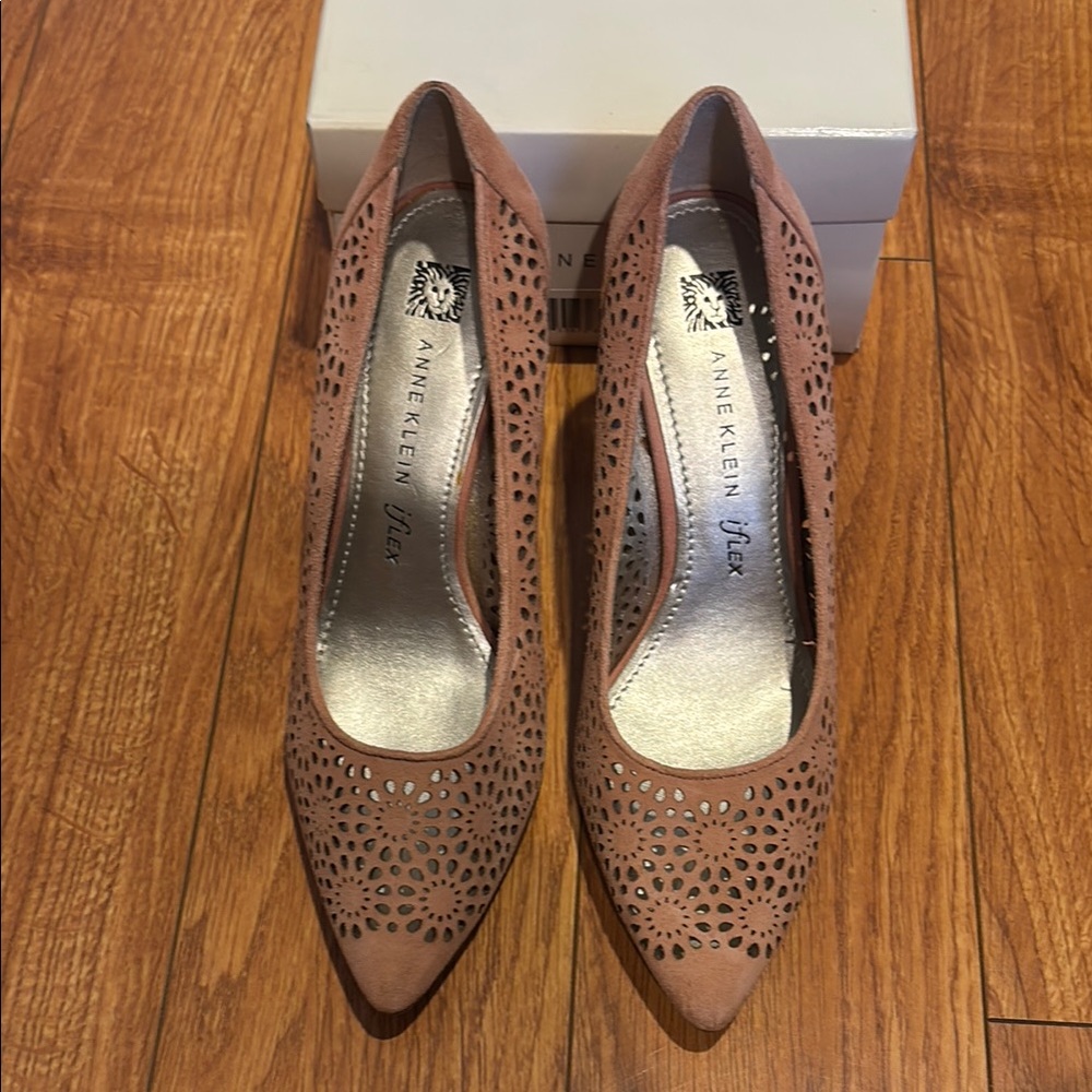 Anne Klein Tan Heels with Elegant Cutout Design